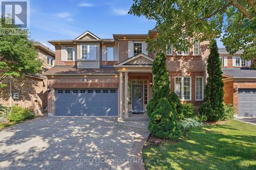 2241 GLAZEBROOK CIRCLE  Oakville, ON L6M 5B5
