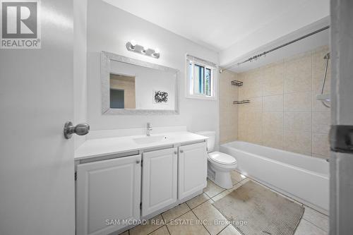 3949 Teakwood Drive, Mississauga, ON - Indoor Photo Showing Bathroom