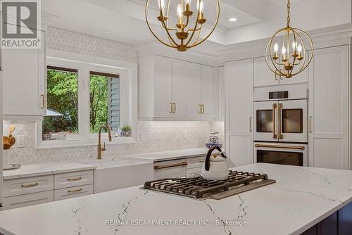 302 Harmony Road, Hamilton, ON - Indoor Photo Showing Kitchen
