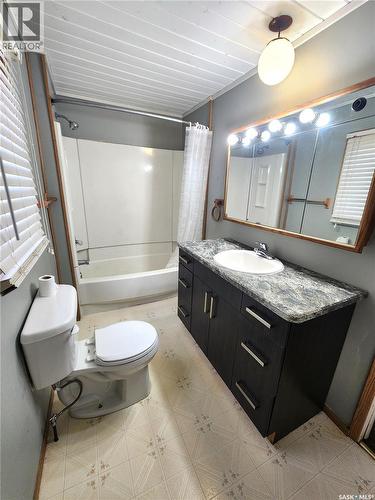 634 2Nd Street, Estevan, SK - Indoor Photo Showing Bathroom