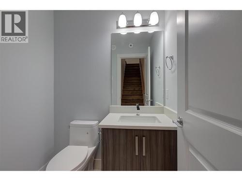 756 Glenwood Avenue Unit# 1, Kelowna, BC - Indoor Photo Showing Bathroom