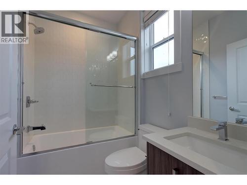 756 Glenwood Avenue Unit# 1, Kelowna, BC - Indoor Photo Showing Bathroom