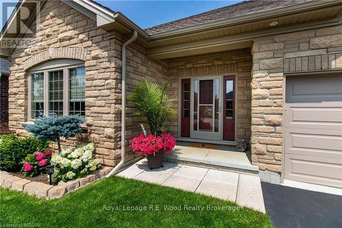 6 Esseltine Drive, Tillsonburg, ON - Outdoor