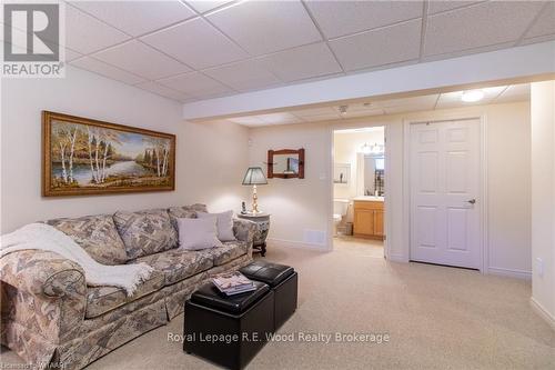 6 Esseltine Drive, Tillsonburg, ON - Indoor Photo Showing Living Room