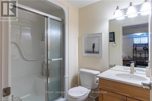 6 Esseltine Drive, Tillsonburg, ON - Indoor Photo Showing Bathroom