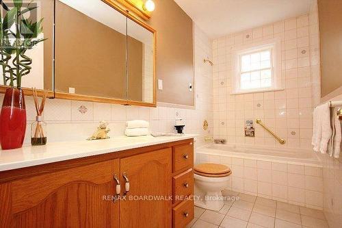 209 Knox Crescent, Ottawa, ON - Indoor Photo Showing Bathroom