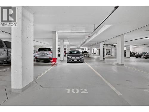 2040 Springfield Road Unit# 1407, Kelowna, BC - Indoor Photo Showing Garage