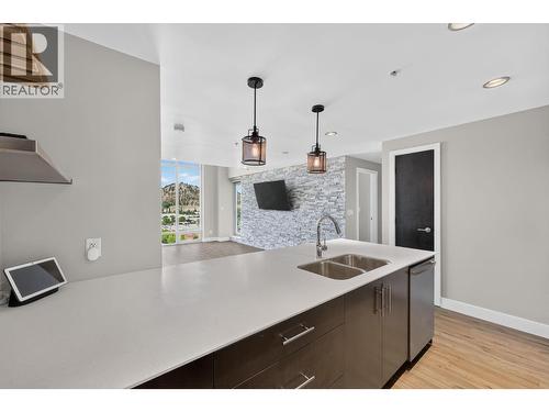 2040 Springfield Road Unit# 1407, Kelowna, BC - Indoor Photo Showing Kitchen With Double Sink