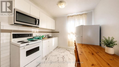 4 - 1110 WESTON ROAD , Toronto, Ontario M6N 3S4 4