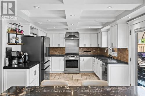 608 Moorelands Crescent, Milton, ON - Indoor Photo Showing Kitchen With Upgraded Kitchen