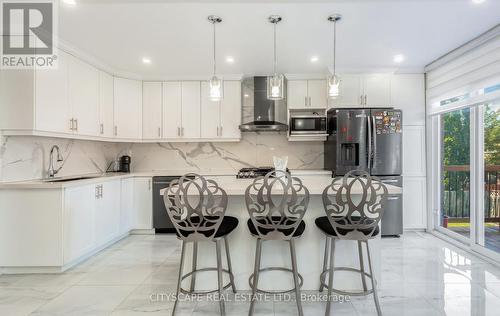 5259 Astwell Avenue, Mississauga, ON - Indoor Photo Showing Kitchen With Upgraded Kitchen