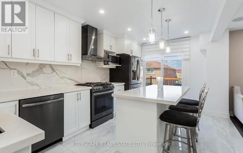 5259 Astwell Avenue, Mississauga, ON - Indoor Photo Showing Kitchen With Upgraded Kitchen