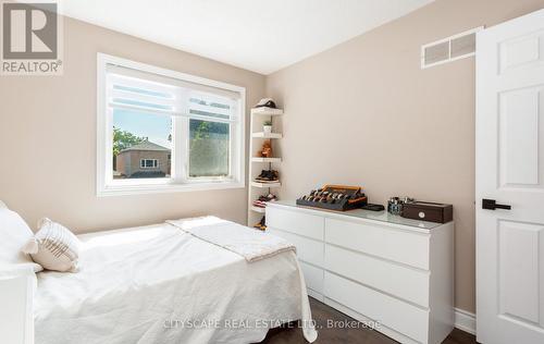 5259 Astwell Avenue, Mississauga, ON - Indoor Photo Showing Bedroom