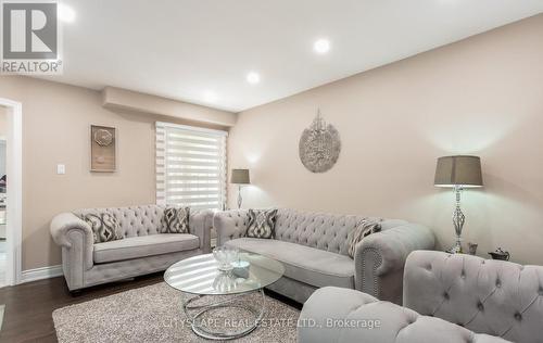 5259 Astwell Avenue, Mississauga, ON - Indoor Photo Showing Living Room