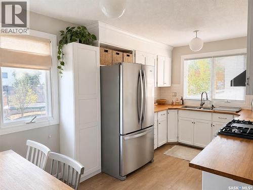 386 4Th Street E, Shaunavon, SK - Indoor Photo Showing Kitchen With Double Sink