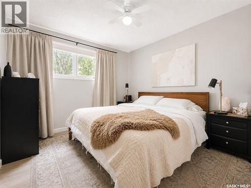386 4Th Street E, Shaunavon, SK - Indoor Photo Showing Bedroom