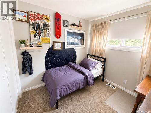 386 4Th Street E, Shaunavon, SK - Indoor Photo Showing Bedroom