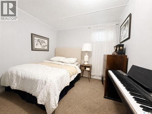 386 4Th Street E, Shaunavon, SK - Indoor Photo Showing Bedroom