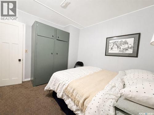 386 4Th Street E, Shaunavon, SK - Indoor Photo Showing Bedroom