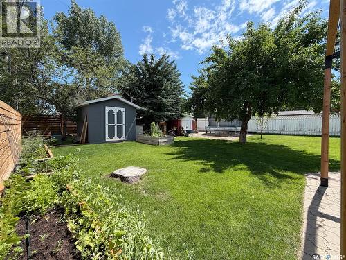 386 4Th Street E, Shaunavon, SK - Outdoor With Backyard