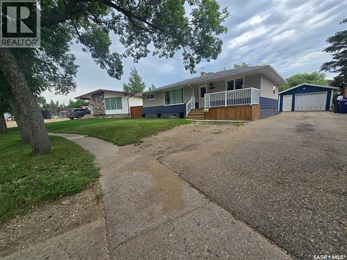 98 13Th Street, Weyburn, SK - Outdoor