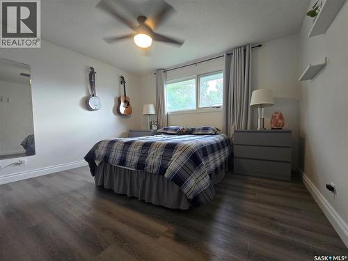98 13Th Street, Weyburn, SK - Indoor Photo Showing Bedroom