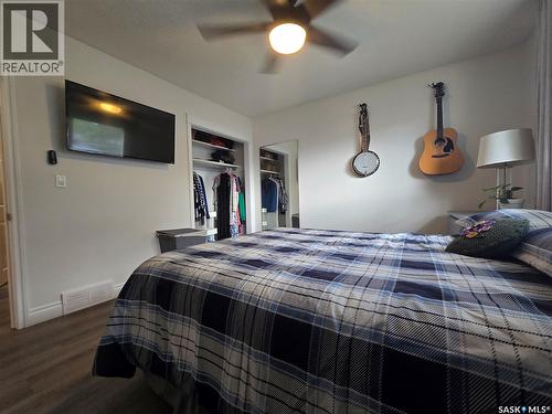 98 13Th Street, Weyburn, SK - Indoor Photo Showing Bedroom