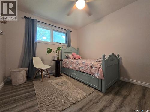 98 13Th Street, Weyburn, SK - Indoor Photo Showing Bedroom