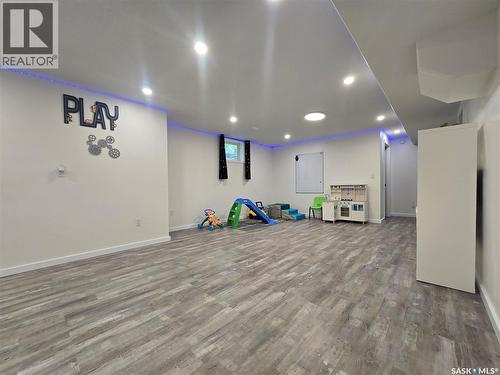98 13Th Street, Weyburn, SK - Indoor