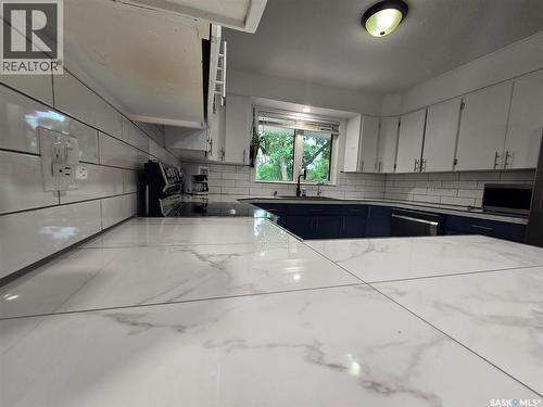 98 13Th Street, Weyburn, SK - Indoor