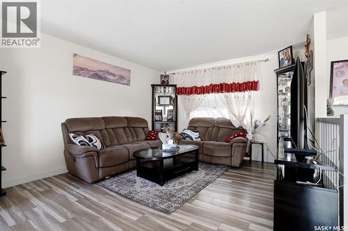 46 Mossing Bay, Regina, SK - Indoor Photo Showing Living Room