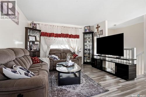 46 Mossing Bay, Regina, SK - Indoor Photo Showing Living Room