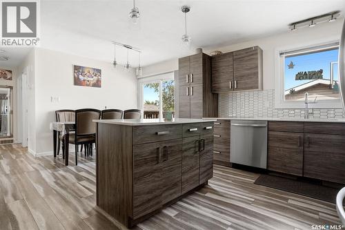 46 Mossing Bay, Regina, SK - Indoor Photo Showing Kitchen