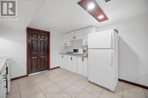 147 Grace Avenue, Hamilton, ON - Indoor Photo Showing Kitchen