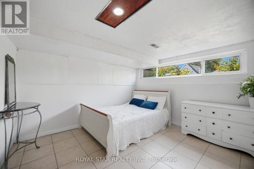 147 Grace Avenue, Hamilton, ON - Indoor Photo Showing Bedroom