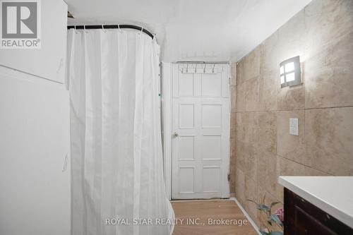 147 Grace Avenue, Hamilton, ON - Indoor Photo Showing Bathroom