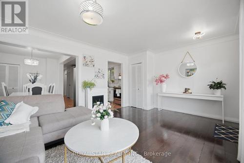 147 Grace Avenue, Hamilton, ON - Indoor Photo Showing Living Room