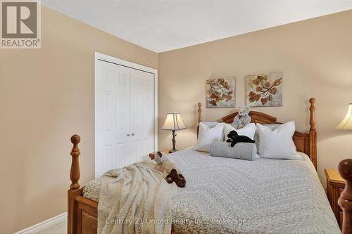 1190 Nuforest Drive, Selwyn, ON - Indoor Photo Showing Bedroom