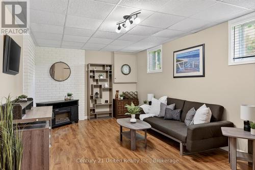 1190 Nuforest Drive, Selwyn, ON - Indoor Photo Showing Living Room