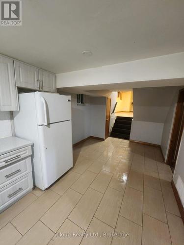 2631 Roblo Road, Mississauga, ON - Indoor Photo Showing Kitchen