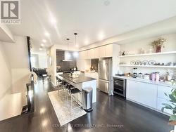 193 SABINA DRIVE Oakville, ON L6H 0L4