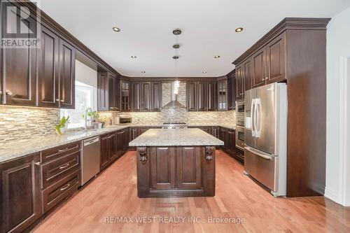 81 Woodview Drive, Pickering, ON - Indoor Photo Showing Kitchen With Upgraded Kitchen