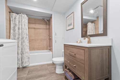 Bathroom - 236 23E Avenue, Deux-Montagnes, QC - Indoor Photo Showing Bathroom