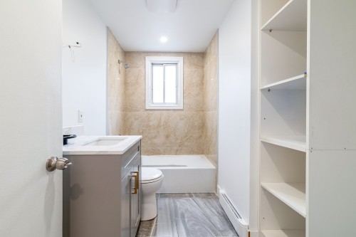 Salle de bains - 2-9695 Av. Bruchési, Montréal (Ahuntsic-Cartierville), QC - Indoor Photo Showing Bathroom