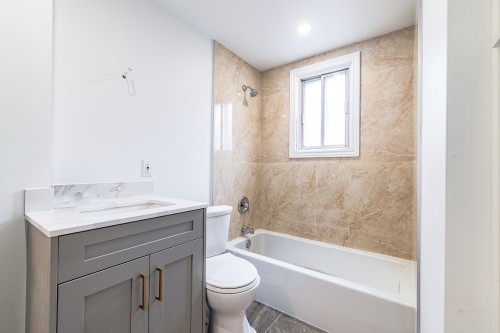 Salle de bains - 2-9695 Av. Bruchési, Montréal (Ahuntsic-Cartierville), QC - Indoor Photo Showing Bathroom