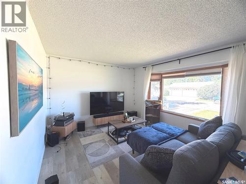 40 Willow Crescent, Fort Qu'Appelle, SK - Indoor Photo Showing Living Room