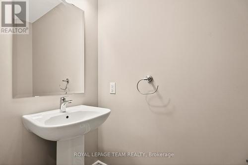 619 Geranium Walk, Ottawa, ON - Indoor Photo Showing Bathroom