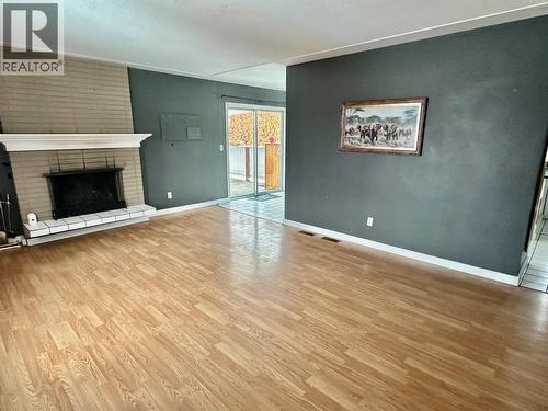 475 Hollywood Road S, Kelowna, BC - Indoor Photo Showing Living Room With Fireplace