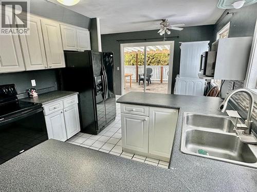 475 Hollywood Road S, Kelowna, BC - Indoor Photo Showing Kitchen With Double Sink