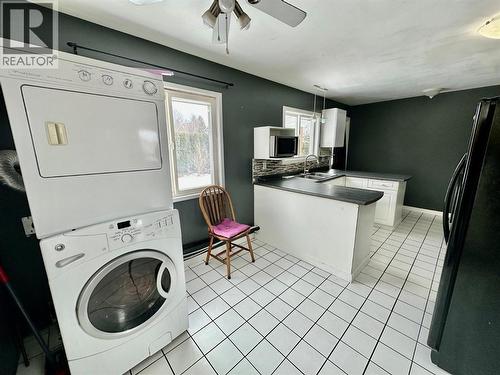 475 Hollywood Road S, Kelowna, BC - Indoor Photo Showing Laundry Room